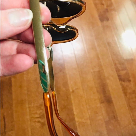 New rose gold colored sunglasses and case - Picture 2 of 3